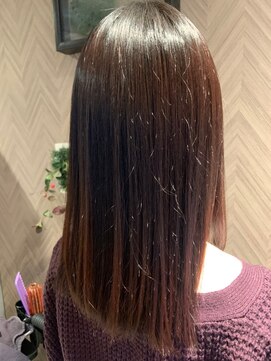 ネウィサリュー 立川(newi saLyu) エアストレート大人可愛い20代30代40代黒髪ストレート暗髪