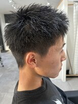 ヒュイル バイ ニアウ(Hwyl by Niau)&nbsp;メンズショートツーブロックフェードニュアンスパーマ眉毛パーマ