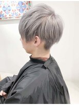 イメチェンくびれショートカット ホワイトアッシュグレージュ