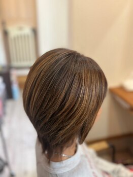 タイニータイニー(tiny tiny)の写真/【前橋市富士見町/9時~営業】ダメージの少ない白髪染めや白髪ぼかしで艶やかな髪に仕上げます。