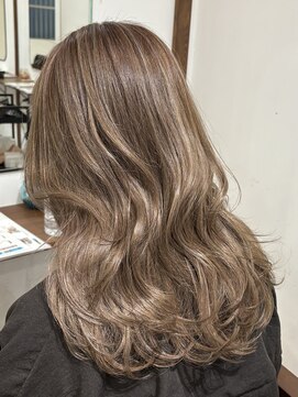 ルイ(ROUIS produced by LUCK 津田沼) ROUIS 津田沼 シルバーグレージュ