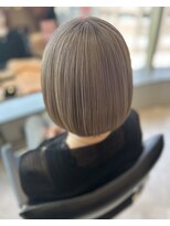 セシル(SECYL)&nbsp;【ミヤガワモモエ】ぱつっとボブ×グレージュカラー