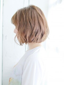 ヘアメイク ナル(hair make nalu) シースルーバングの外ハネカール