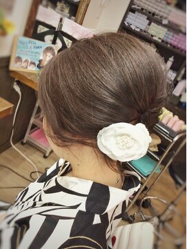 グレースモア(Grace More) （久留米／西原）大人可愛い夜会巻き