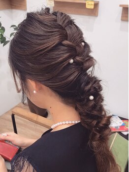 ヘアーベース(Hair Base)の写真/特別な日は華やかに☆どんなシーンにも合わせて可愛くアレンジ◎プロ技で周りと差がつく褒められstyleに♪