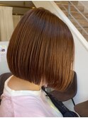 暖色系カラー オレンジベージュ 切りっぱなし 前下がりボブ