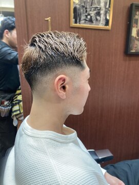 ブロートーキョー(BroTokyo) MEN'Sサイドハードパートミドルロースキンフェード