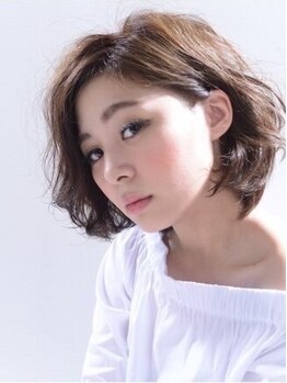 バズ ヘアーメイク(buzz Hair make)の写真/明るい白髪染めと大人好みの落ち着いたスタイルが魅力。髪質に合わせて、なりたいカラーを叶えます。