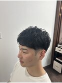 ツーブロック/パーマ風束感ショートヘア/刈り上げ