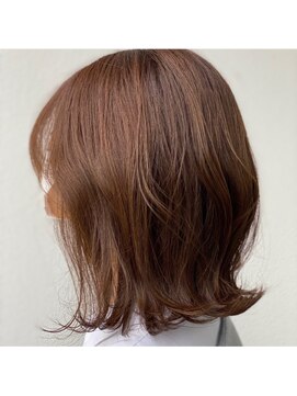 オレンジカラー×ミディアムレイヤー