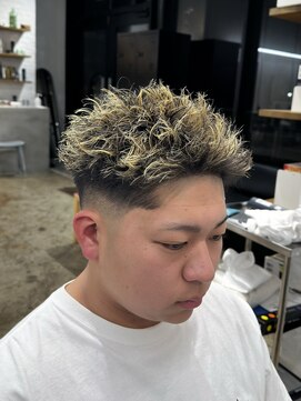 ハイライト×スパイキーショート【スキンフェード】