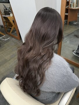 ポール(pole) 札幌ロング　大人可愛いレイヤーカット白髪ぼかし