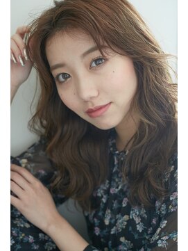 フィガロ ウメダ(FIGARO UMEDA) センターパートミディアムウェーブ