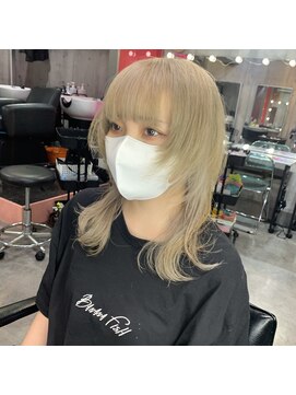 インク 渋谷(INK.) ホワイトベージュ×ウルフカット