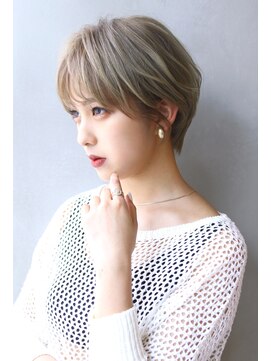 ラエティス(Laetus) ダブルカラー/ショートボブ/シルバーアッシュ/縮毛矯正/Laetus