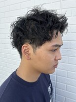 ヒュイル バイ ニアウ(Hwyl by Niau) メンズマッシュショートスパイラルパーマニュアンスパーマ眉毛