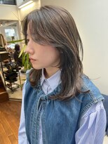 トレス(TRESS)&nbsp;レイヤー　顔周り　セミロング　オリーブ　グレージュ　原宿