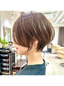 アンド ストーリーズ(&STORIES) 大人可愛い小顔ひし形クビレ丸み20代30代40代大人ショート(蘭)