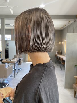 ミュゼプリュム(Musee plume) ぱつっとボブ/グレージュ