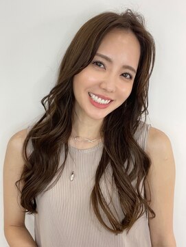 タヤ アトレ四谷店(TAYA) 躍動感と立体感が女っぽいロングレイヤー