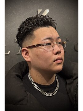 バーバークラシックス(BARBER CLASSICS) 極道パーマ/スキンフェード/短髪パーマ