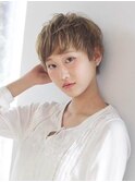 フェザーショート☆ブリーチホワイトブロンド☆丸みマッシュボブ