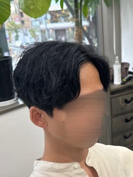 フイ 新宿3丁目(Hui) フェザーパーマ/グレーブルーカラー／刈り上げショートパンク