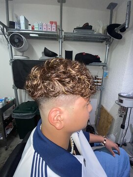 チルチェア 吉祥寺店(CHILL CHAIR) スペインカール〈吉祥寺〉〈バーバー〉〈メンズ〉