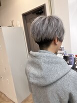 アルメリア 池袋(Arumeria) グレーシルバーケアブリーチ丸みショートレイヤーカット