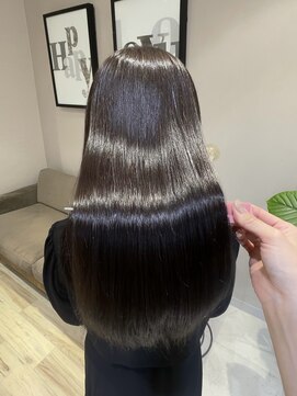 スリー(Three) 【髪質改善トリートメントで大人の上品なツヤ髪へ♪】