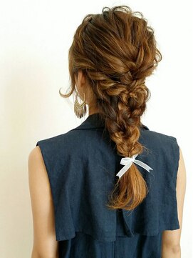 クラウン ヘアー(CLOWN hair) 三つ編みアレンジ