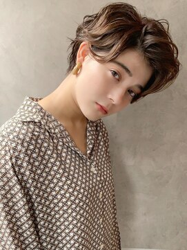 アヴァロン(AVALON) 艶ベージュ×ラフウェーブでつくる上質な大人ショート◎