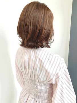 ケーツーナゴヤ(K two NAGOYA) ギリギリ肩上の束感小顔ボブスタイル。