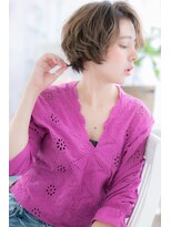 アシンメトリーかきあげバングゆるふわくせ毛ショートa1