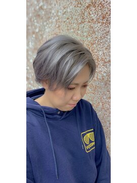 美容室 綺麗 ダブルカラーラベンダーアッシュでホワイト系に！！