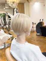 オブヘアーギンザ(Of HAIR GINZA)&nbsp;抜きっぱなしブロンドベージュ×ショートスタイル