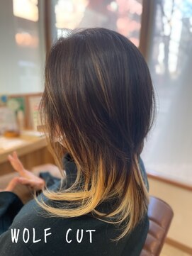 フィラカ(Filaca) インナーカラーウルフカット