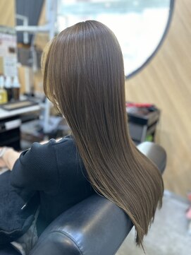 アキコ(AKIko) 透明感の魔法、イルミナカラーで一歩先の私へ