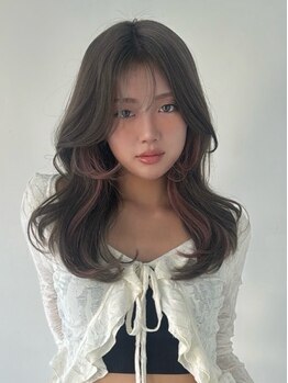 エッセンザ 梅田(ESSENZA)の写真/伸ばしかけの髪もロングヘアに飽きた方もトレンドをプラスしたデザインをご提案！レイヤーカットもお任せ◎