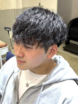 ノイセル(Noisyle) 縦落ちツイストパーマスタイル