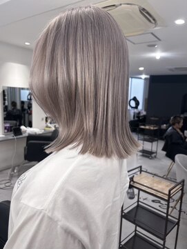 キング 心斎橋店(K!ng) ハイライトカラーミルクティーベージュレイヤーカット