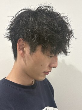 ヒュイル バイ ニアウ(Hwyl by Niau) MEN’S HAIRシャドウパーマスパイラルパーマニュアンスパーマ