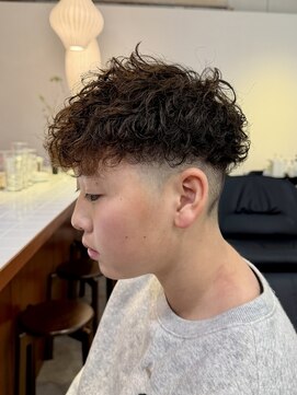 ヒュー 広島(HEW) キッズ/子供/カット/ツイストスパイラルパーマ/スペインカール