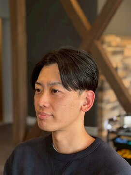 アオヤマ(AOYAMA) メンズセンターパート刈上げ