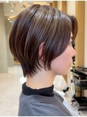 青山白髪ぼかしハイライトミディアムボブアッシュグレージュ50代