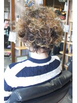 オーバーキャプテンネイキッド(OVER CAPTAIN NAKED) 前下がりショートボブ×ハードパーマ