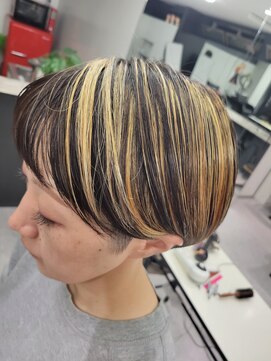 榮美容室 本店 ハイライトショート