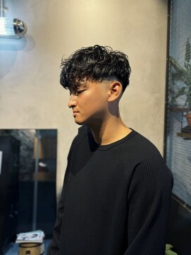 ギヴヘアインダストリー(Give hair industry) スペインカール×フェード