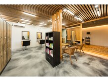 モデロ(Modelo)の雰囲気（ウッド調の店内で落ち着きのある店内です。）
