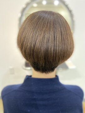 ビィーワンイースト(Be 1 EAST) ショートボブ